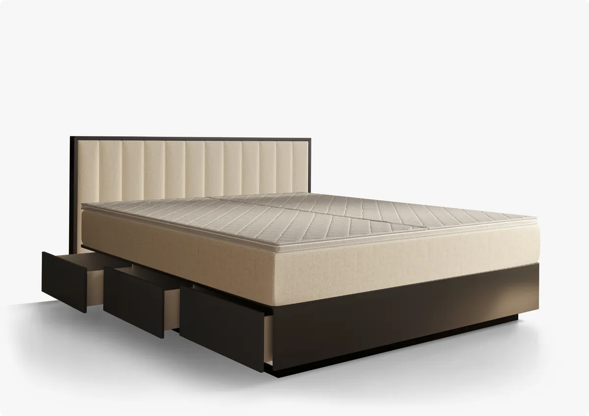 Dasselbe Bett mit hellem, längs gestepptem Kopfteil, schwarzem Lack und Topper